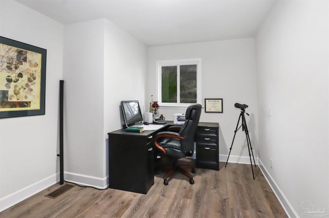 131 Shoreline Dr, Gulf Breeze, FL 32561