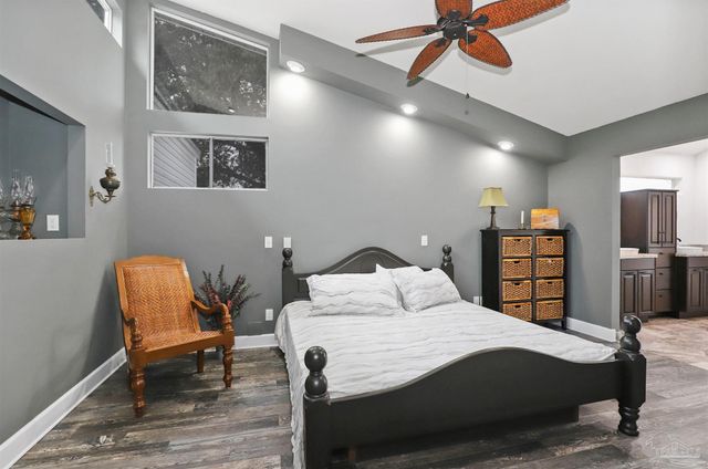 131 Shoreline Dr, Gulf Breeze, FL 32561