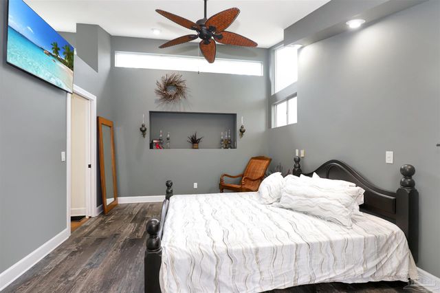 131 Shoreline Dr, Gulf Breeze, FL 32561