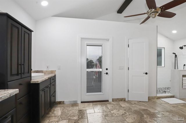 131 Shoreline Dr, Gulf Breeze, FL 32561