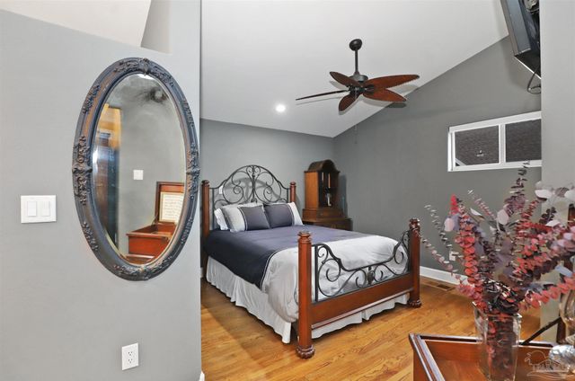 131 Shoreline Dr, Gulf Breeze, FL 32561