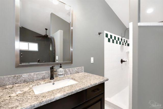 131 Shoreline Dr, Gulf Breeze, FL 32561