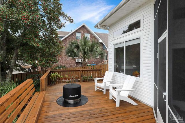 131 Shoreline Dr, Gulf Breeze, FL 32561