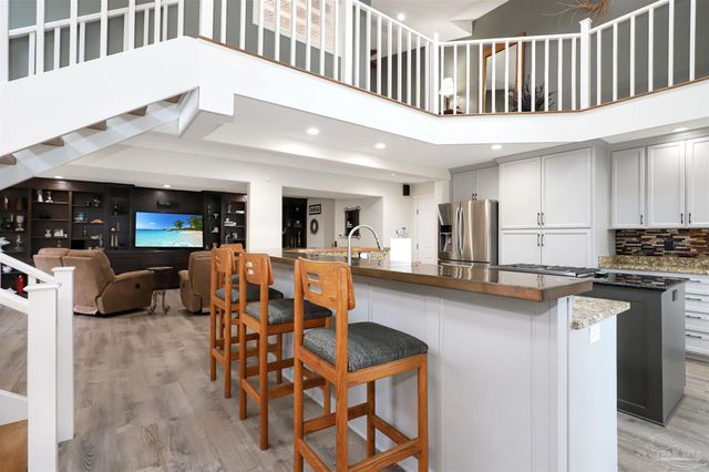 131 Shoreline Dr, Gulf Breeze, FL 32561