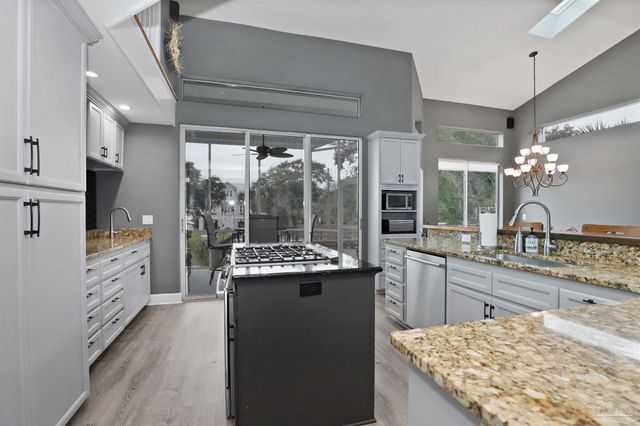 131 Shoreline Dr, Gulf Breeze, FL 32561