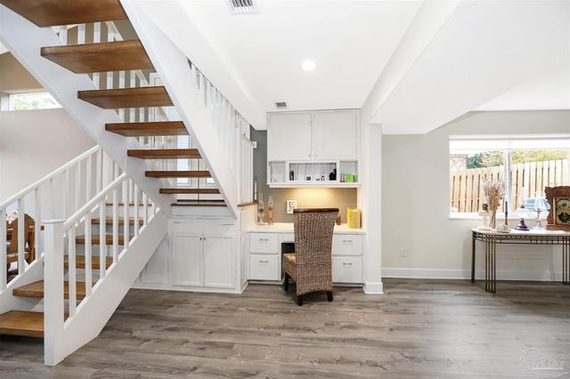 131 Shoreline Dr, Gulf Breeze, FL 32561