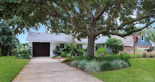 131 Shoreline Dr, Gulf Breeze, FL 32561