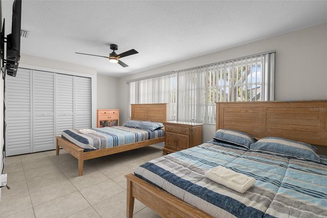 3370 HARBOR LAKE DR, Largo, FL 33770