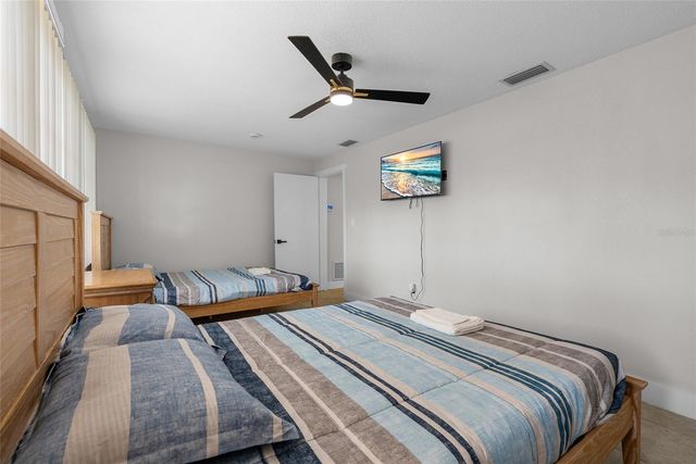 3370 HARBOR LAKE DR, Largo, FL 33770