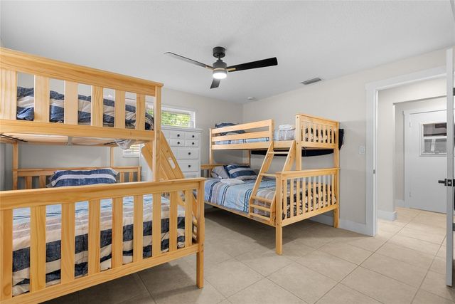 3370 HARBOR LAKE DR, Largo, FL 33770