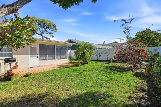 3370 HARBOR LAKE DR, Largo, FL 33770