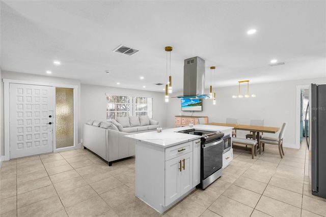 3370 HARBOR LAKE DR, Largo, FL 33770