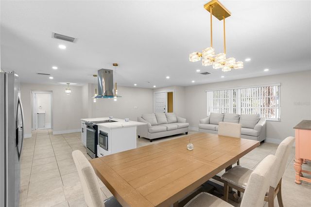 3370 HARBOR LAKE DR, Largo, FL 33770