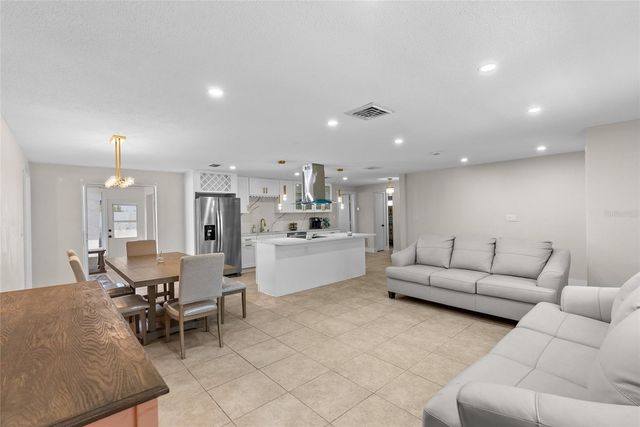 3370 HARBOR LAKE DR, Largo, FL 33770