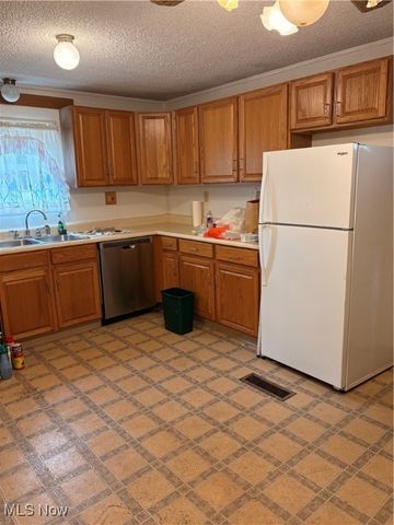 369 Warwick Street, Akron, OH 44305