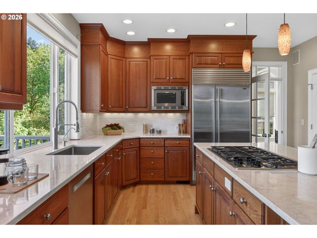 2727 Nw AVOCET Ln, Portland, OR 97229