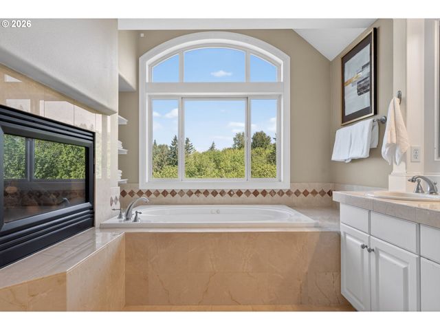 2727 Nw AVOCET Ln, Portland, OR 97229