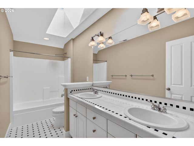 2727 Nw AVOCET Ln, Portland, OR 97229