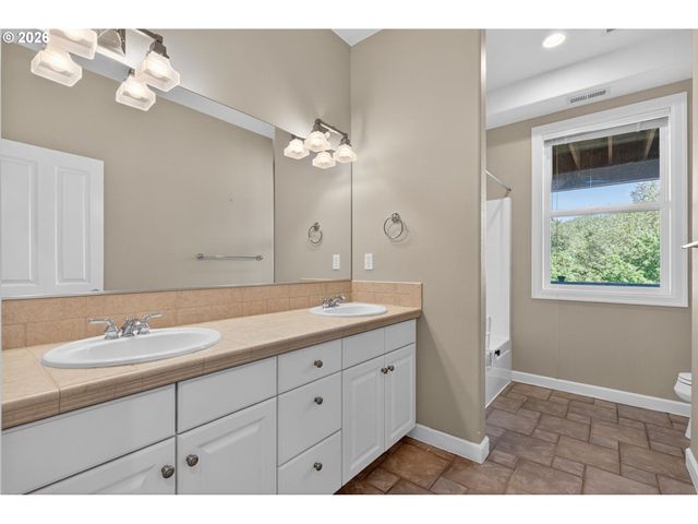 2727 Nw AVOCET Ln, Portland, OR 97229