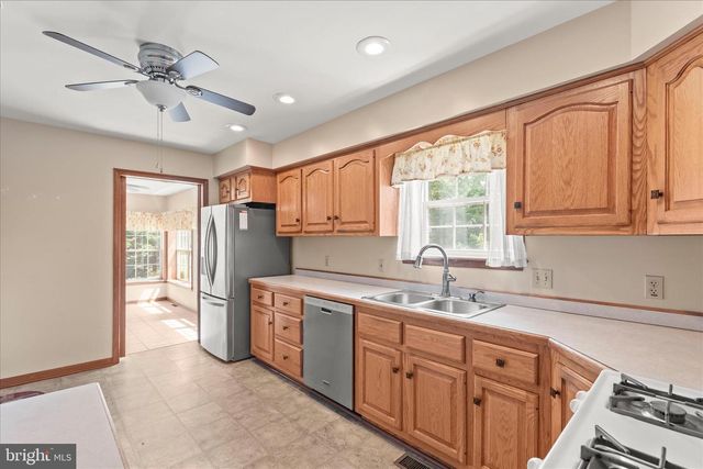 5 KIMBERLY ANN LN, New Oxford, PA 17350