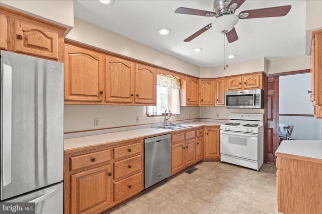 5 KIMBERLY ANN LN, New Oxford, PA 17350