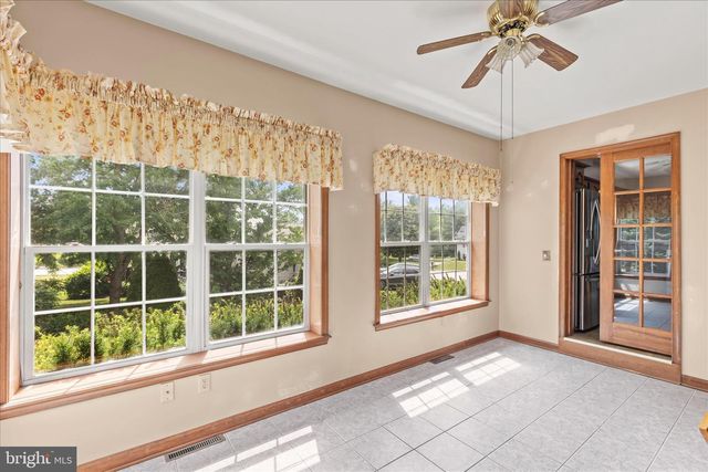 5 KIMBERLY ANN LN, New Oxford, PA 17350