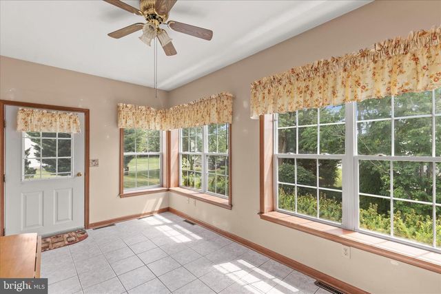 5 KIMBERLY ANN LN, New Oxford, PA 17350
