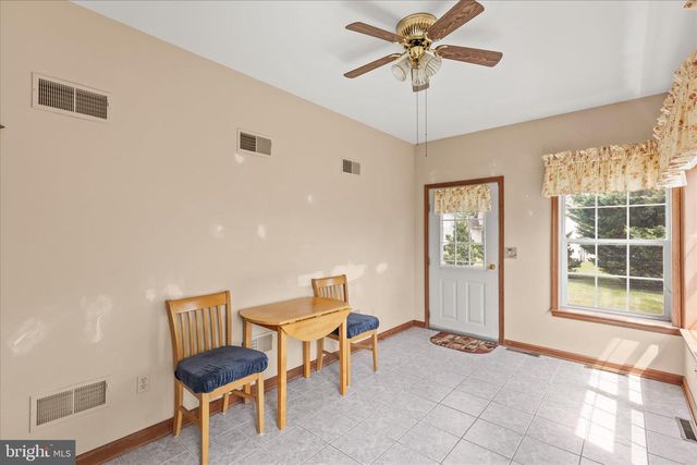 5 KIMBERLY ANN LN, New Oxford, PA 17350