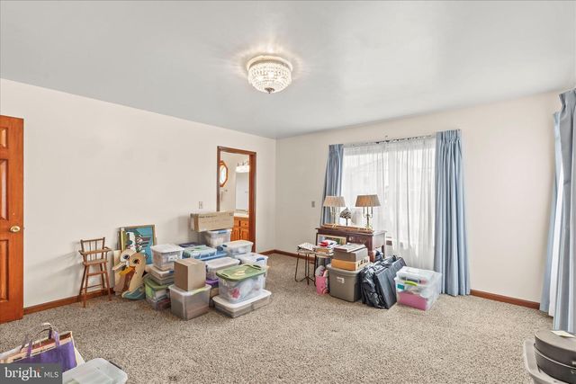 5 KIMBERLY ANN LN, New Oxford, PA 17350
