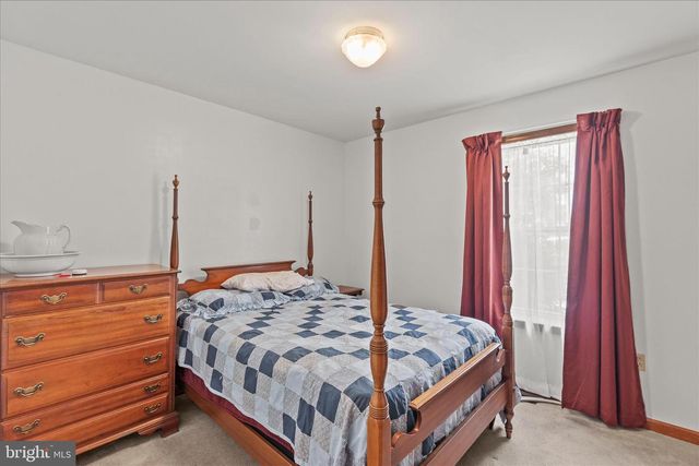 5 KIMBERLY ANN LN, New Oxford, PA 17350