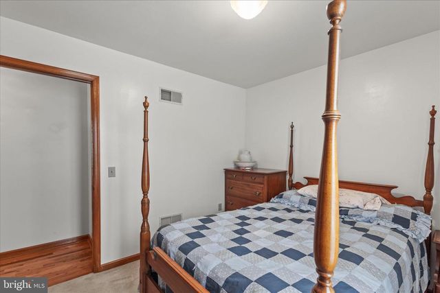 5 KIMBERLY ANN LN, New Oxford, PA 17350