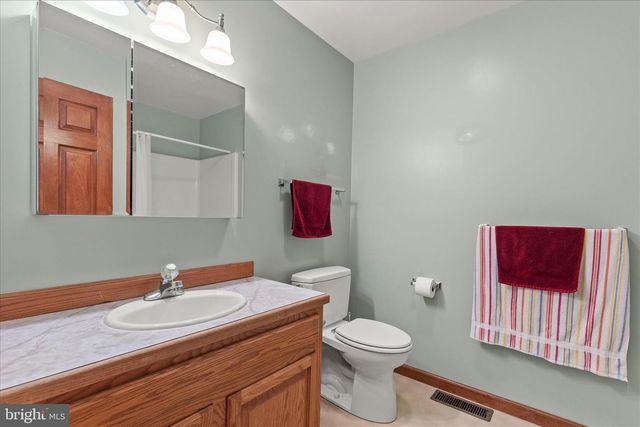 5 KIMBERLY ANN LN, New Oxford, PA 17350