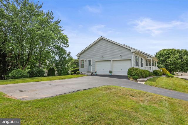 5 KIMBERLY ANN LN, New Oxford, PA 17350