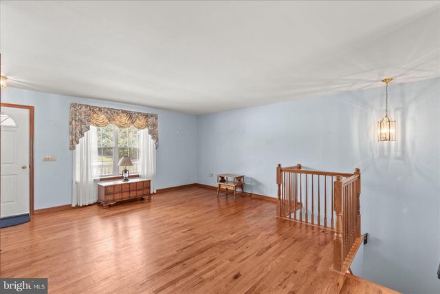 5 KIMBERLY ANN LN, New Oxford, PA 17350