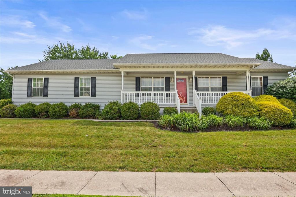 5 KIMBERLY ANN LN, New Oxford, PA 17350