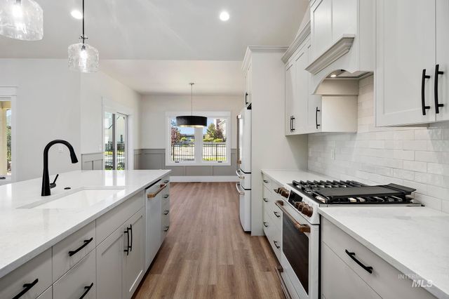 548 Canyon Falls Dr, Twin Falls, ID 83301