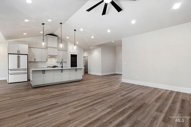 548 Canyon Falls Dr, Twin Falls, ID 83301