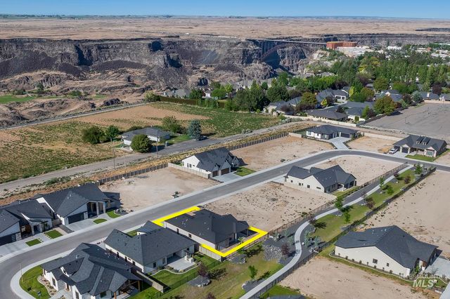 548 Canyon Falls Dr, Twin Falls, ID 83301