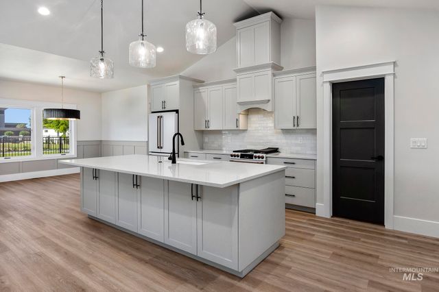 548 Canyon Falls Dr, Twin Falls, ID 83301