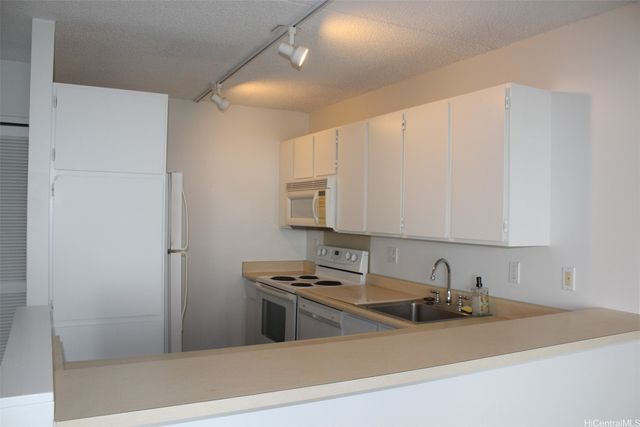 98-402 Koauka Loop 2402, Aiea, HI 96701