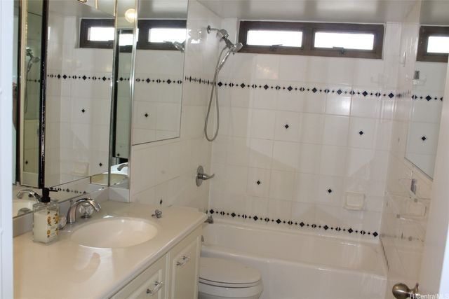 98-402 Koauka Loop 2402, Aiea, HI 96701