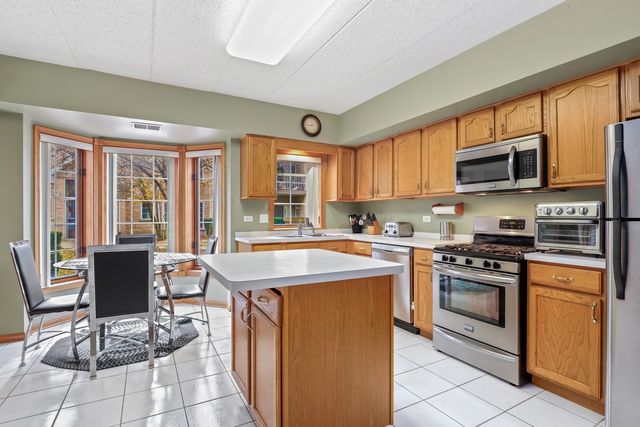 7825 Bristol Park Drive 1C, Tinley Park, IL 60477