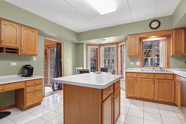 7825 Bristol Park Drive 1C, Tinley Park, IL 60477