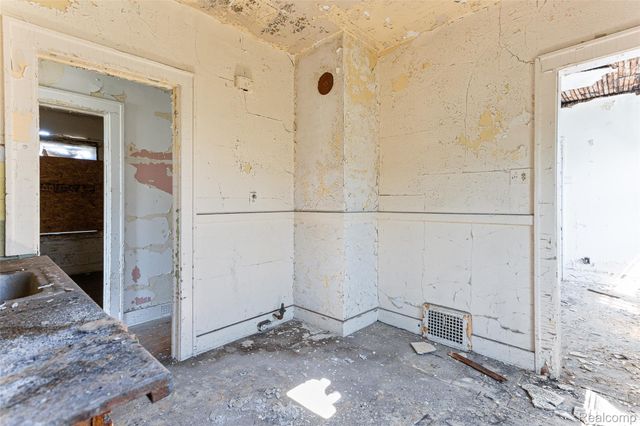 2223 Gray Street, Detroit, MI 48215