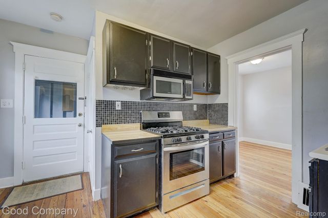 2850 Wolcott Street, Ferndale, MI 48220