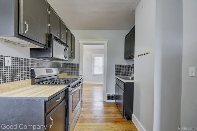 2850 Wolcott Street, Ferndale, MI 48220