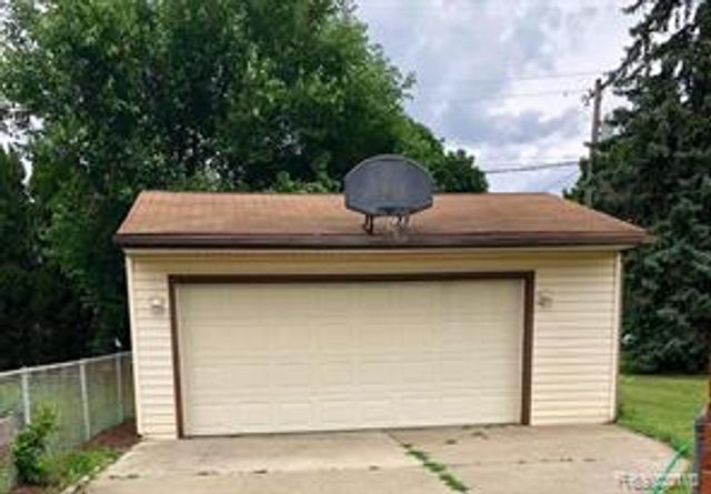 38022 Lyndon Street, Livonia, MI 48154