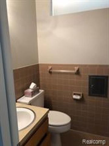 38022 Lyndon Street, Livonia, MI 48154