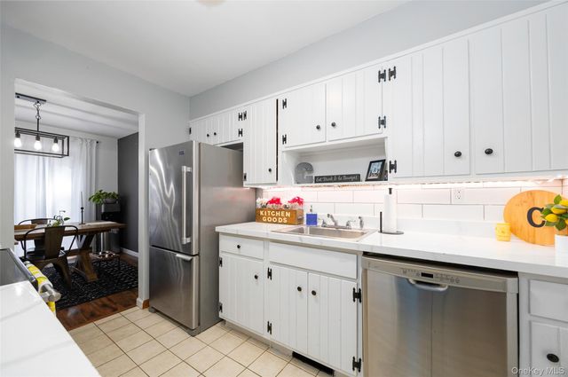 20 Amber Court, Poughkeepsie, NY 12603