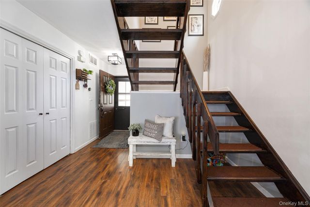 20 Amber Court, Poughkeepsie, NY 12603